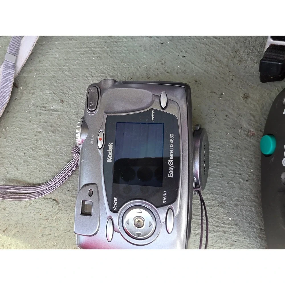 Vintage Camera Lot Canon T70 Fujifilm FinePix 3800 Kodak EasyShare Snappy Z2
